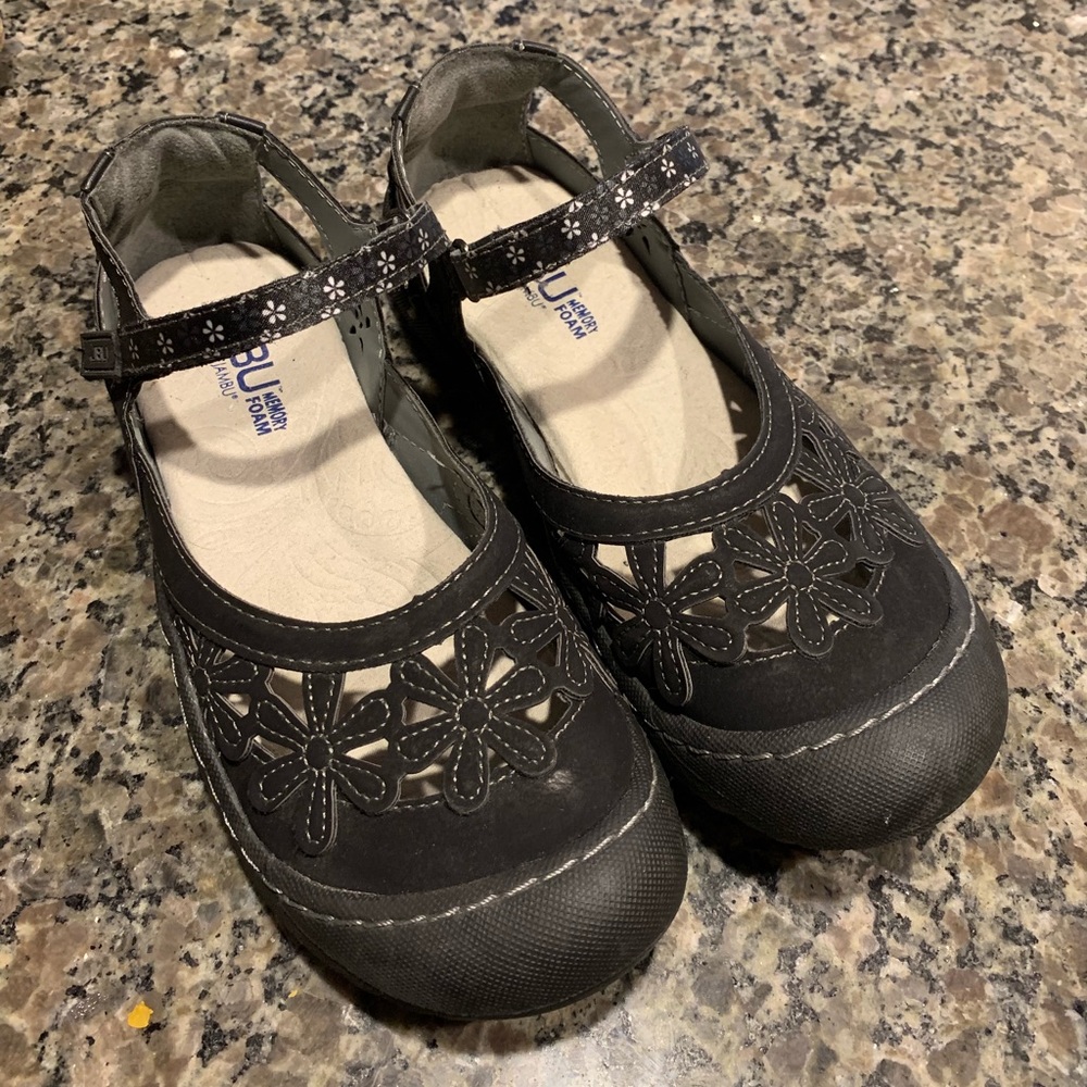 JBU by Jambu 7M Black Floral Mary Jane Sandal EUC